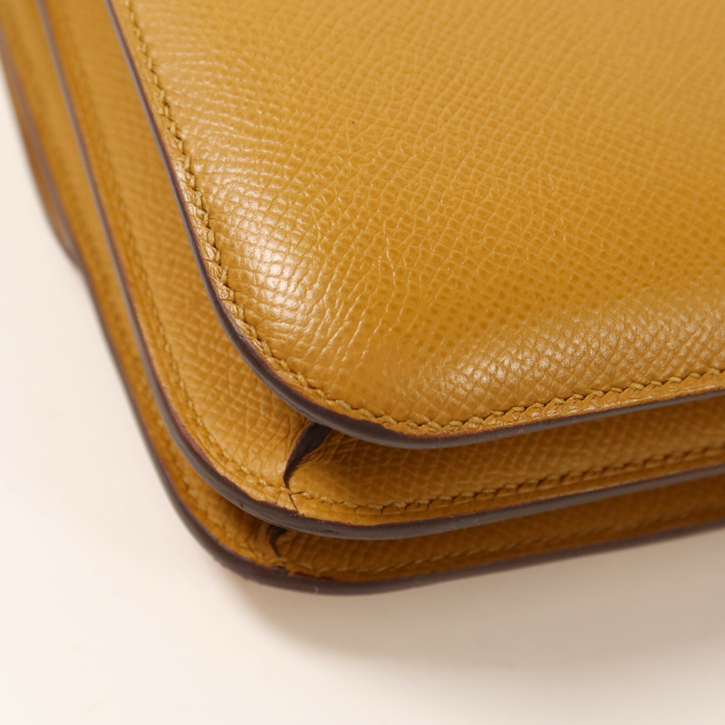 HERMES Epsom皮革Constance Mini金扣肩背袋Sesame-12