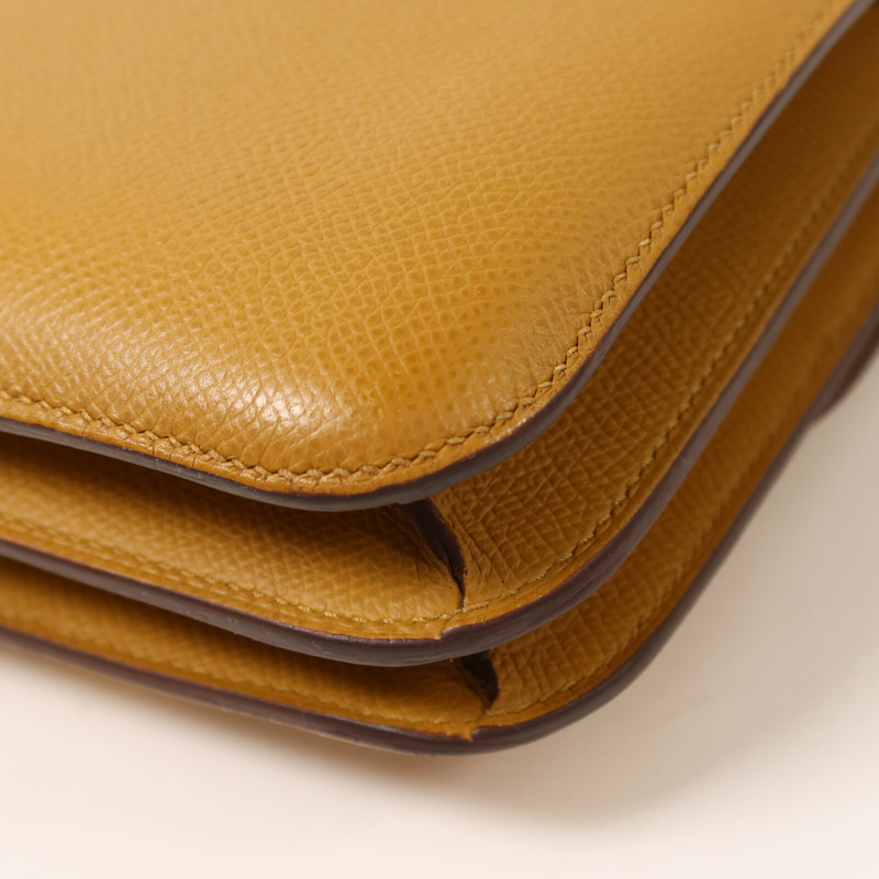 HERMES Epsom皮革Constance Mini金扣肩背袋Sesame-13
