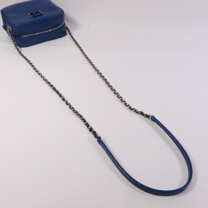 CHANEL 牛皮皮革Camera Bag金扣肩背袋-8