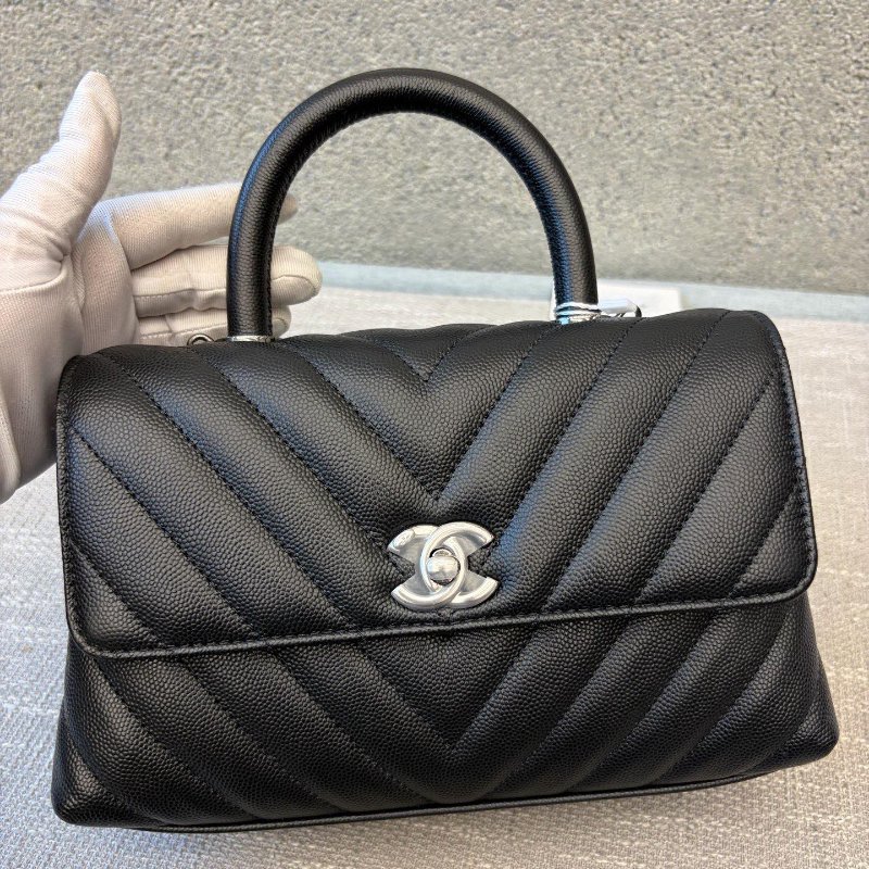 近新品 香奈兒/Chanel Cocohandle小號 黑銀魚子醬V紋 手提包-6