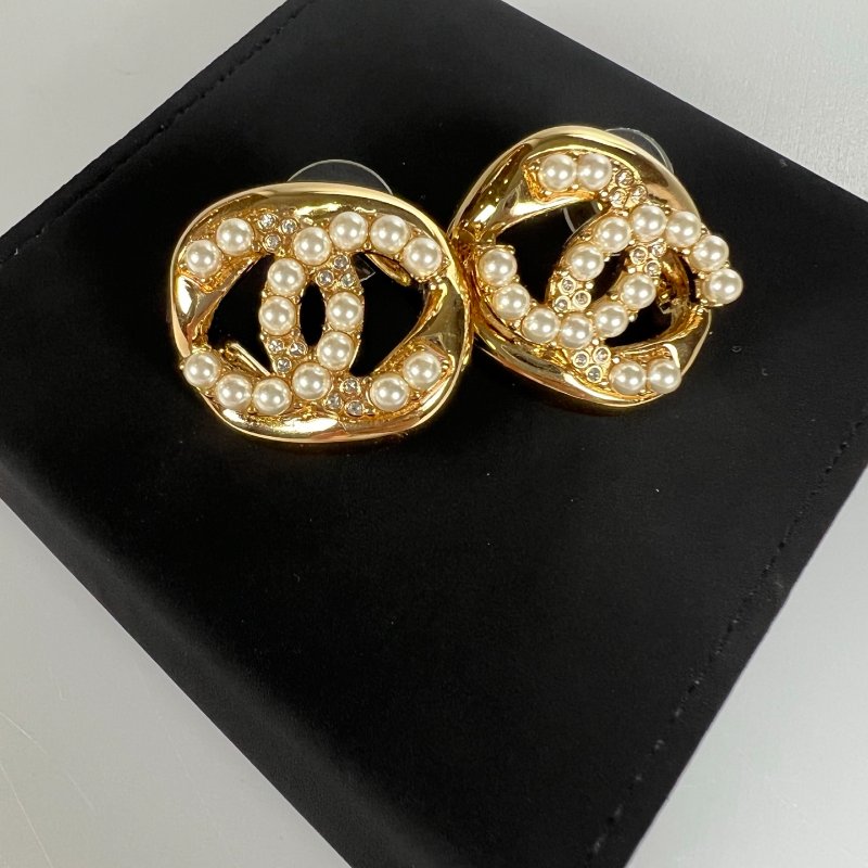CHANEL 金簍空珍珠雙C大耳環-1