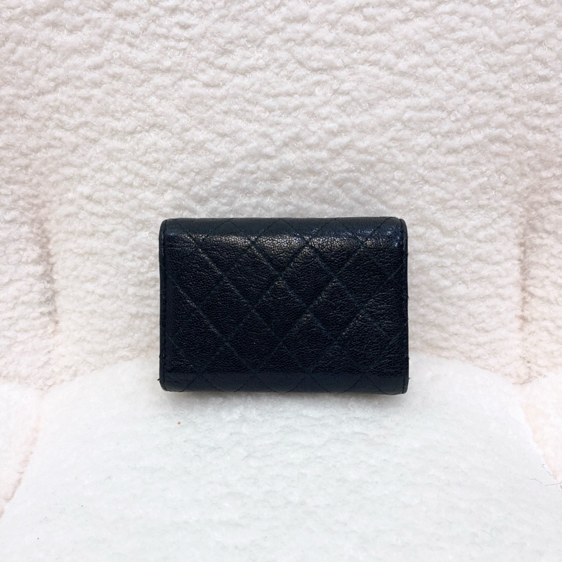 香奈兒BOY小三折短夾Chanel黑金荔紋牛皮BOY三折短夾A84432-3