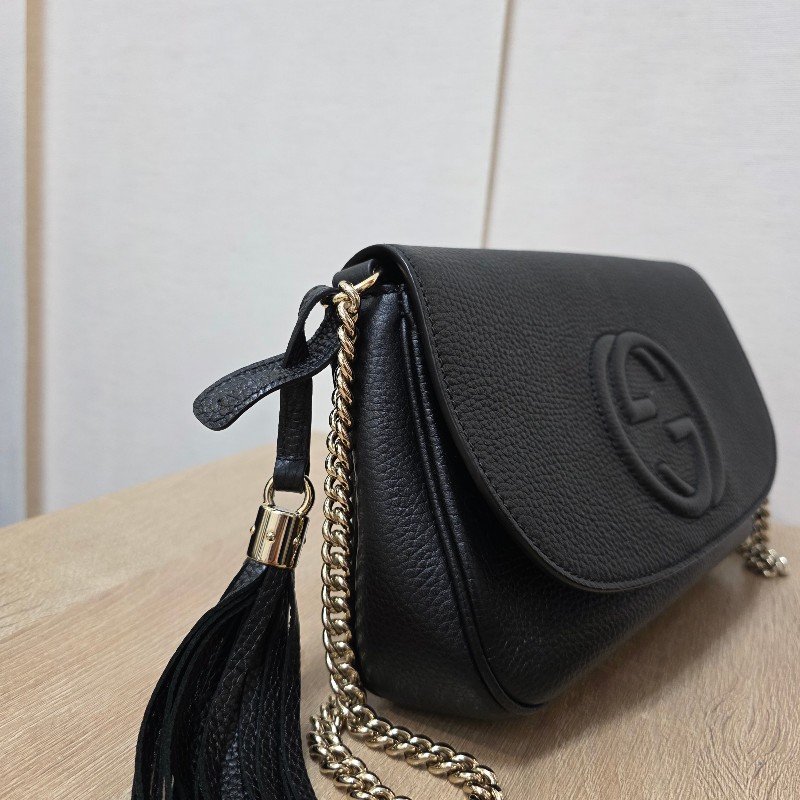 [新年優惠持續中🧧好物把握] Gucci黑牛皮淡金釦Soho流蘇磁吸斜背包-2