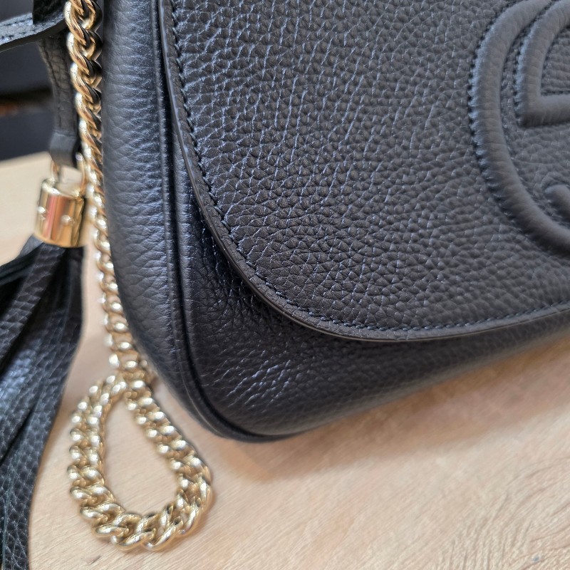 [新年優惠持續中🧧好物把握] Gucci黑牛皮淡金釦Soho流蘇磁吸斜背包-3