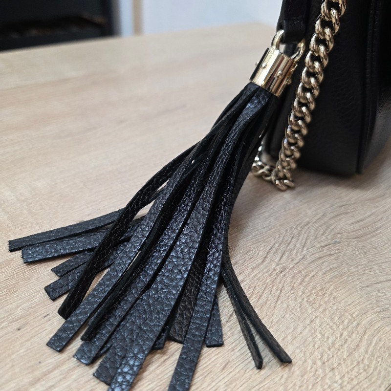 [新年優惠持續中🧧好物把握] Gucci黑牛皮淡金釦Soho流蘇磁吸斜背包-6