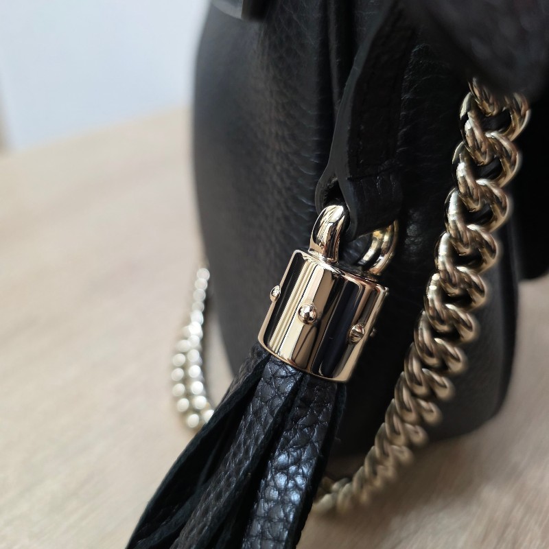 [新年優惠持續中🧧好物把握] Gucci黑牛皮淡金釦Soho流蘇磁吸斜背包-7