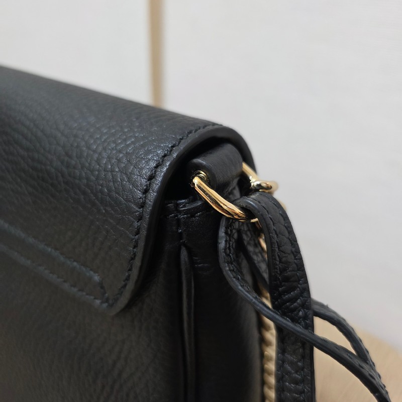 [新年優惠持續中🧧好物把握] Gucci黑牛皮淡金釦Soho流蘇磁吸斜背包-9