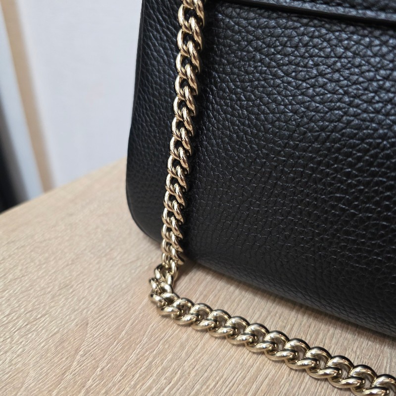 [新年優惠持續中🧧好物把握] Gucci黑牛皮淡金釦Soho流蘇磁吸斜背包-10