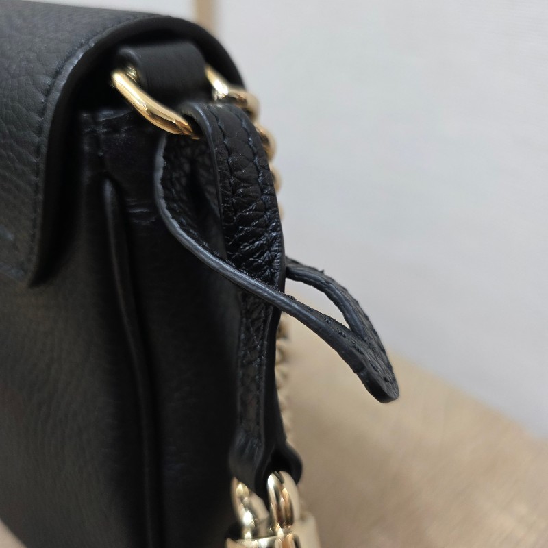[新年優惠持續中🧧好物把握] Gucci黑牛皮淡金釦Soho流蘇磁吸斜背包-11