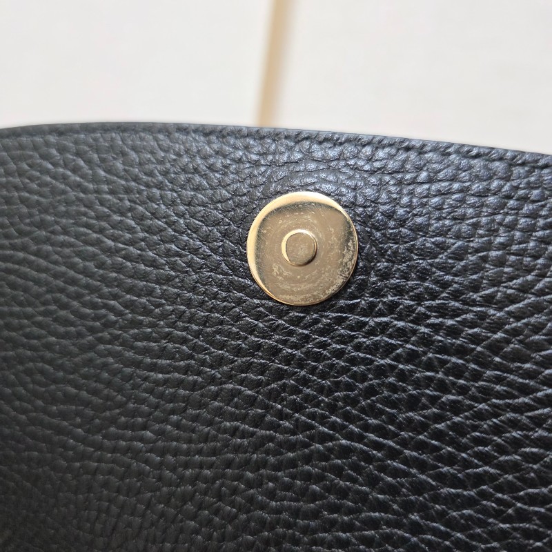 [新年優惠持續中🧧好物把握] Gucci黑牛皮淡金釦Soho流蘇磁吸斜背包-13