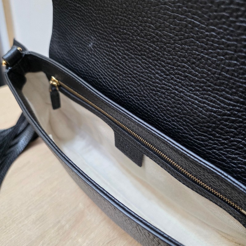 [新年優惠持續中🧧好物把握] Gucci黑牛皮淡金釦Soho流蘇磁吸斜背包-15