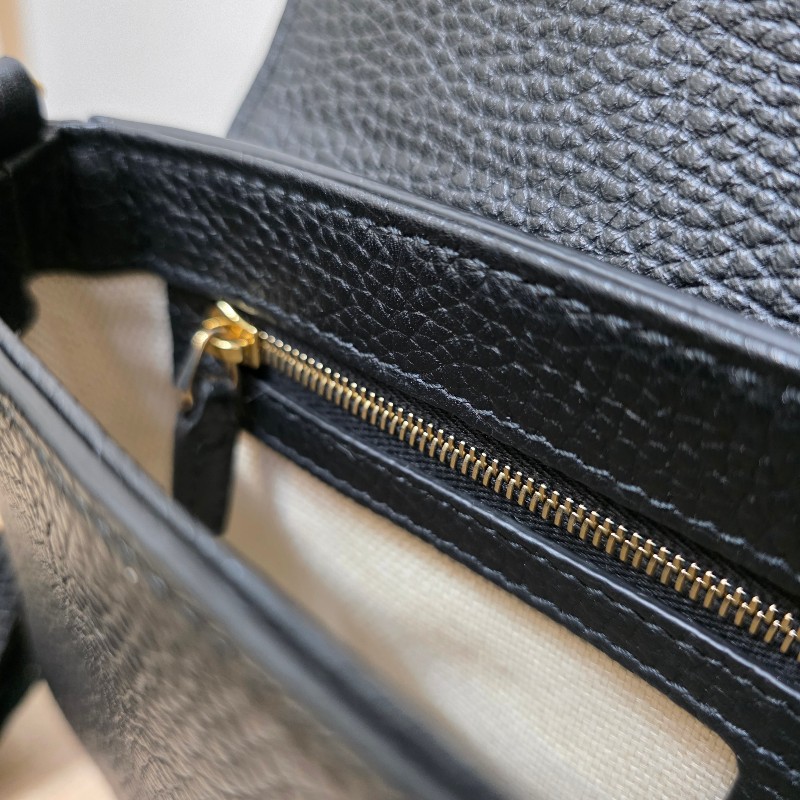 [新年優惠持續中🧧好物把握] Gucci黑牛皮淡金釦Soho流蘇磁吸斜背包-17