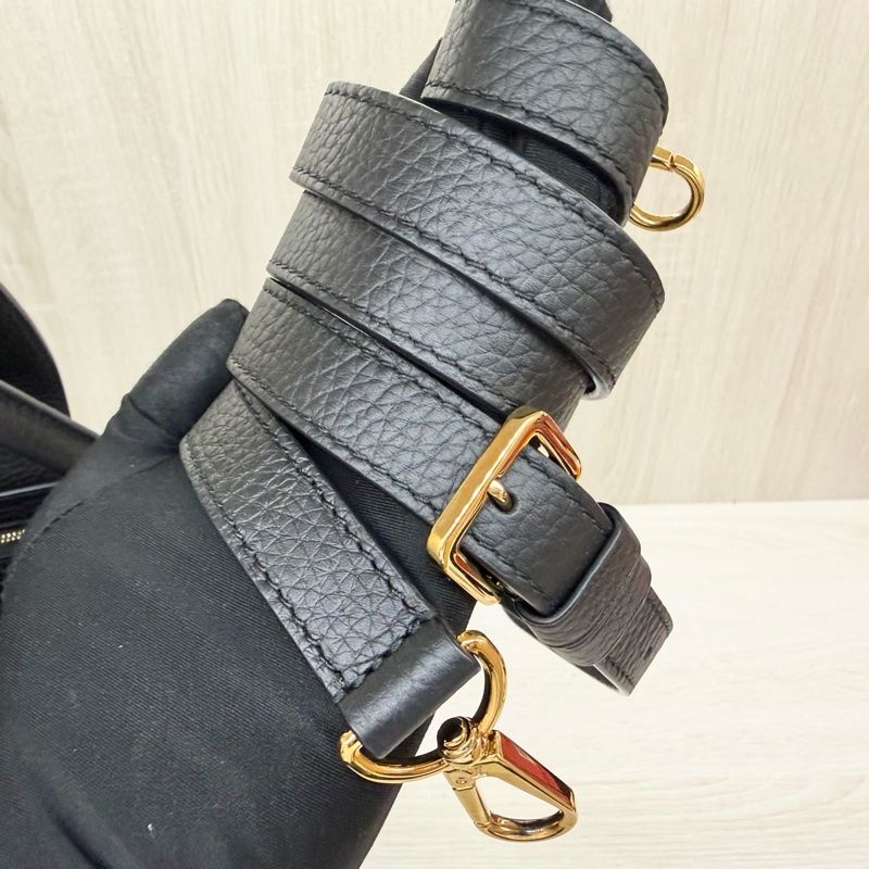 LV黑色牛皮拚黑白花卉造型Capucines MM/ M53850-17