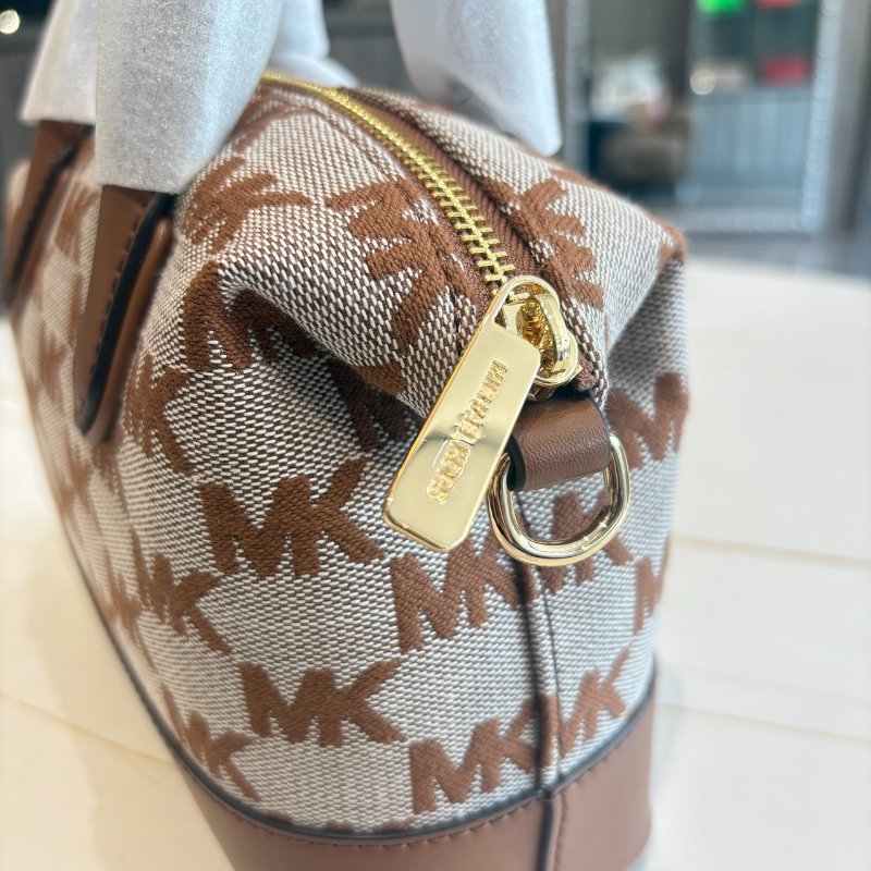 *SHIHNA名牌精品* MK 金字Logo緹花滿版MK立體水餃斜背/手提包-2