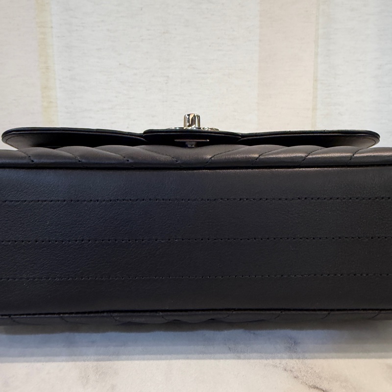 Chanel 黑小牛皮銀釦COCO23-7