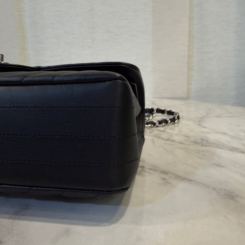 Chanel 黑小牛皮銀釦COCO23-9