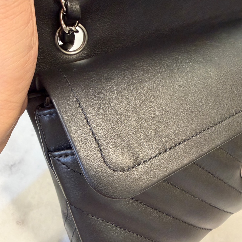 Chanel 黑小牛皮銀釦COCO23-11