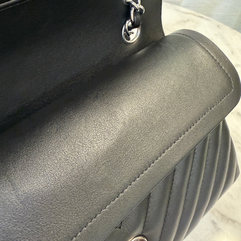 Chanel 黑小牛皮銀釦COCO23-12