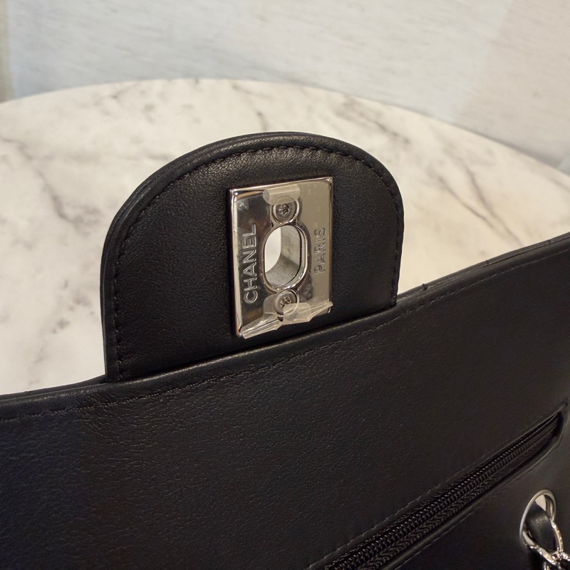 Chanel 黑小牛皮銀釦COCO23-13