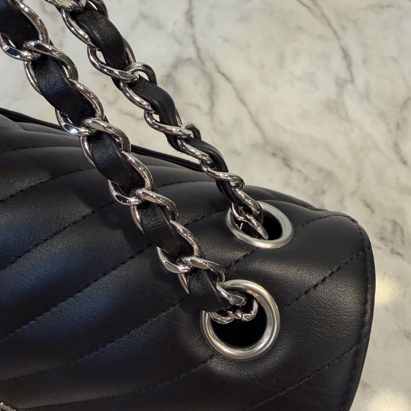 Chanel 黑小牛皮銀釦COCO23-19