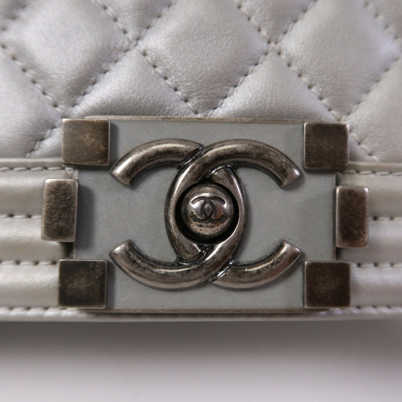 CHANEL 牛皮皮革Boy 25銀扣鏈帶肩背袋-9