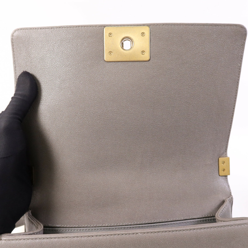 CHANEL 牛皮皮革Boy 25金扣鏈帶肩背袋-10