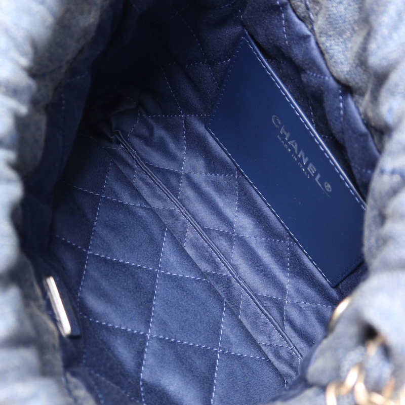 CHANEL 牛仔布Chanel 22 Mini銀扣鏈帶肩背袋-4