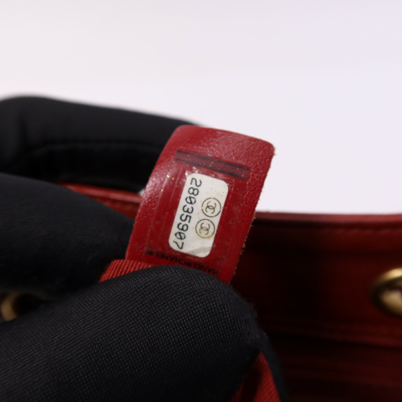 CHANEL 牛皮皮革Egyptian Amulet金扣鏈帶肩背袋-11