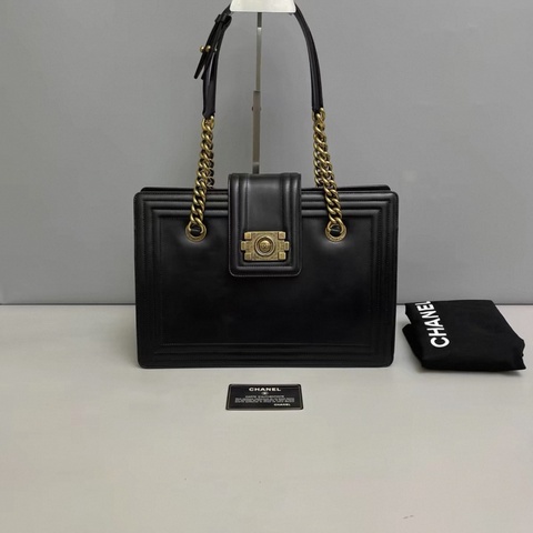 Chanel香奈兒 黑金牛皮Leboy托特包