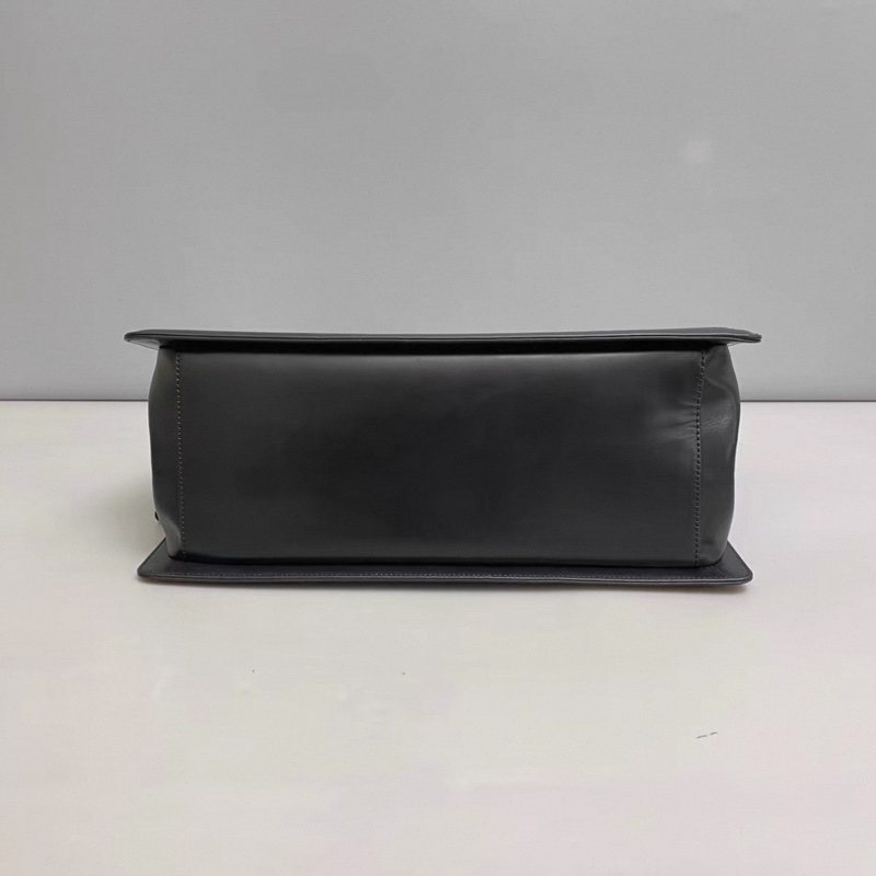 Chanel香奈兒 黑金牛皮Leboy托特包-3