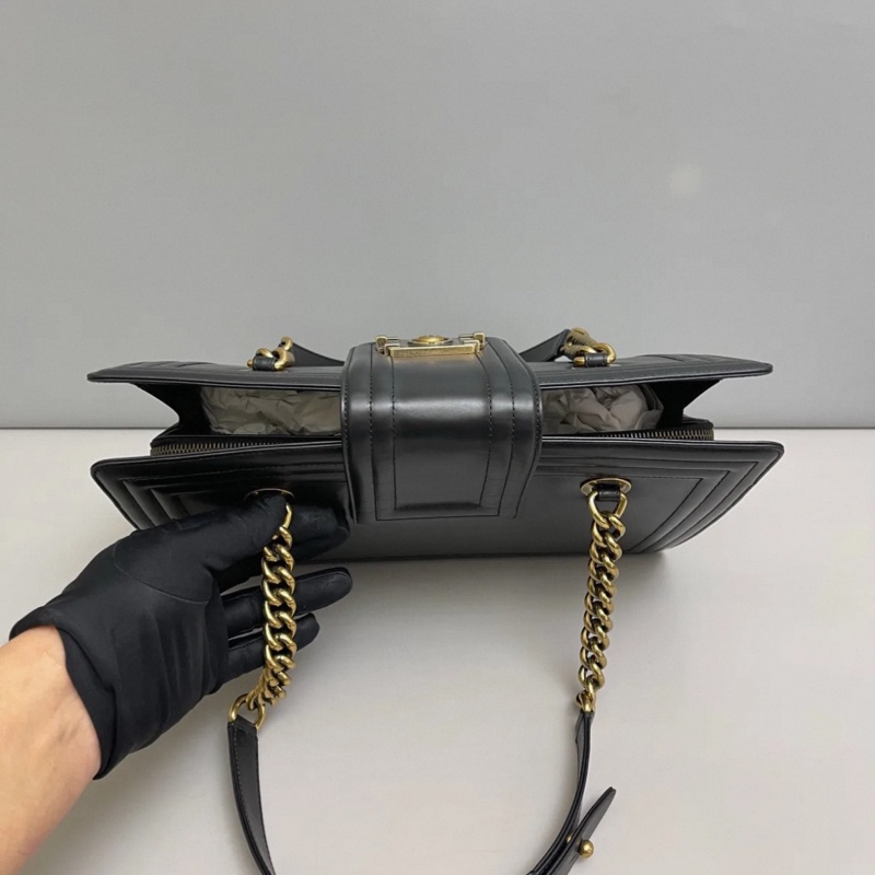 Chanel香奈兒 黑金牛皮Leboy托特包-5