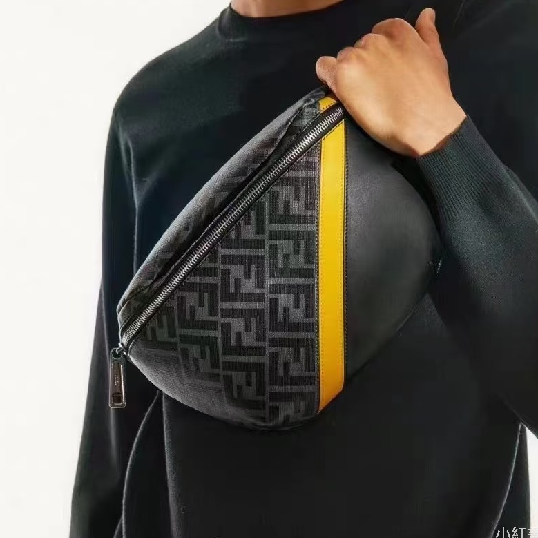 FENDI黑灰雙F拚黃斜線Diagonal胸口包7VA562 ALKA-0