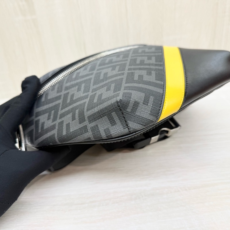 FENDI黑灰雙F拚黃斜線Diagonal胸口包7VA562 ALKA-9