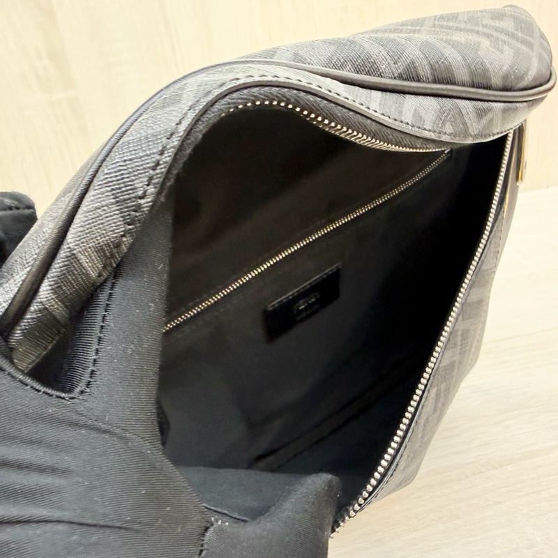 FENDI黑灰雙F拚黃斜線Diagonal胸口包7VA562 ALKA-14