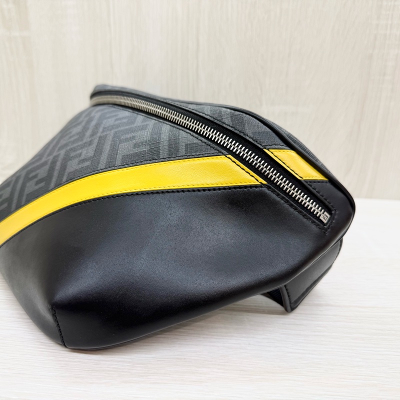 FENDI黑灰雙F拚黃斜線Diagonal胸口包7VA562 ALKA-16