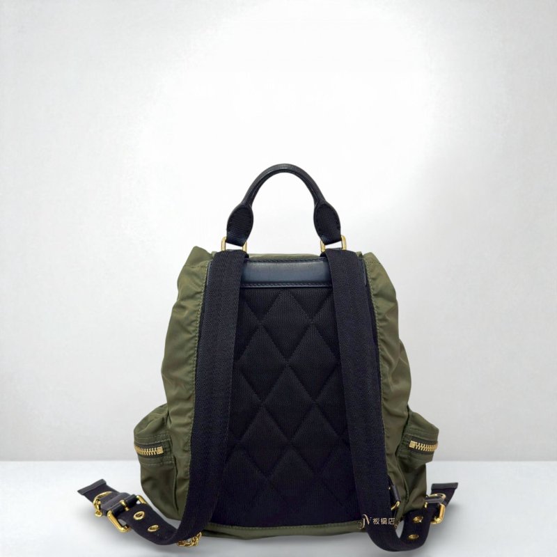 JY0149-BURBERRY軍綠色金釦尼龍中號後背包-3