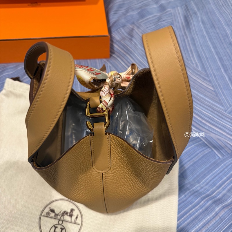 Hermes in the loop 18 餅乾色 豬鼻菜籃子 送Twilly 全新閑置品 全配-25