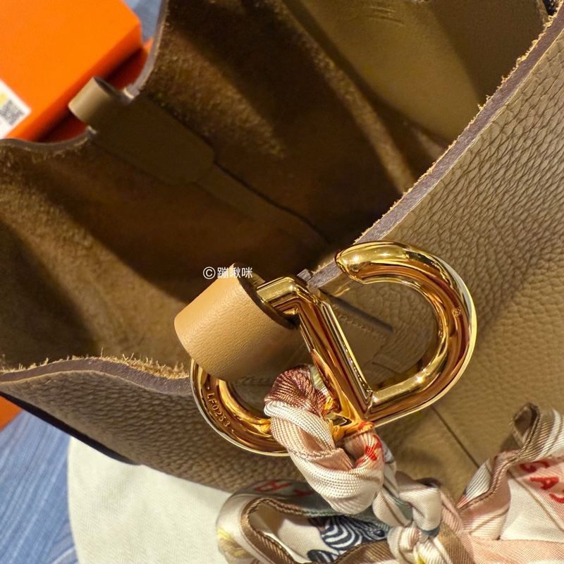 Hermes in the loop 18 餅乾色 豬鼻菜籃子 送Twilly 全新閑置品 全配-32
