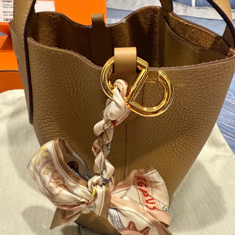 Hermes in the loop 18 餅乾色 豬鼻菜籃子 送Twilly 全新閑置品 全配-35