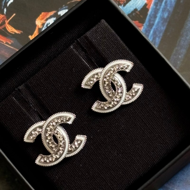 ::CHANEL:: 經典雙C 白邊滿鑽耳環-1