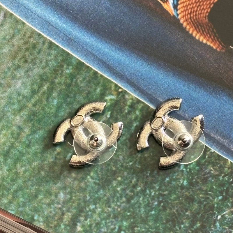 ::CHANEL:: 經典雙C 白邊滿鑽耳環-6