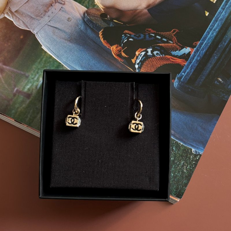 ::CHANEL:: ABE812淡金方鑽黑雙C耳環-0