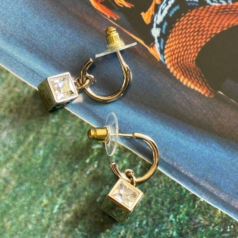 ::CHANEL:: ABE812淡金方鑽黑雙C耳環-1