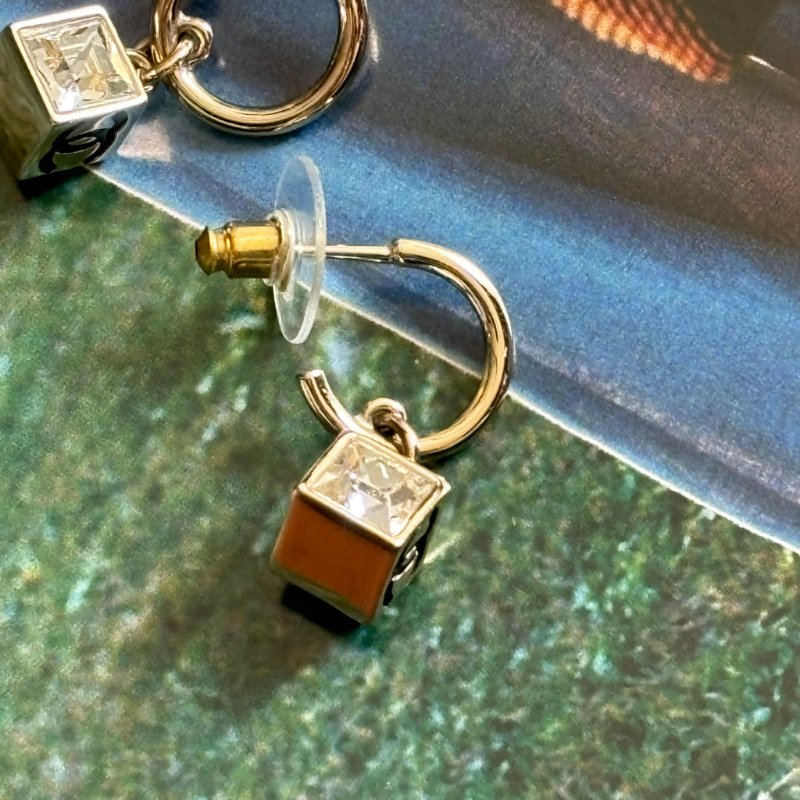 ::CHANEL:: ABE812淡金方鑽黑雙C耳環-3