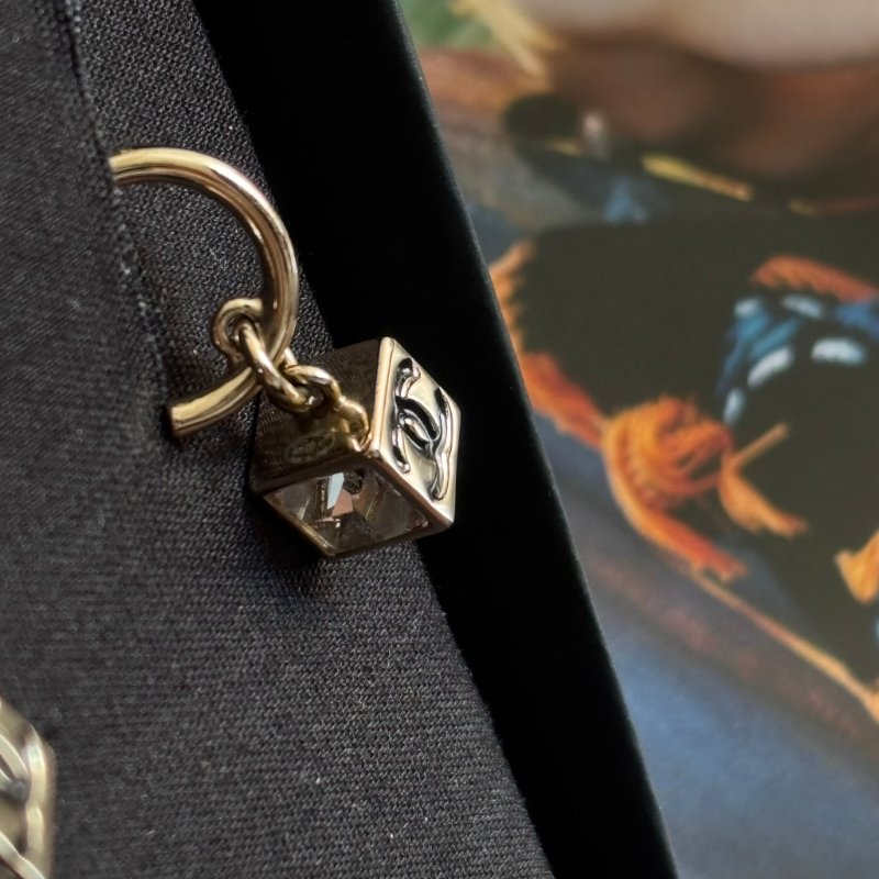 ::CHANEL:: ABE812淡金方鑽黑雙C耳環-7