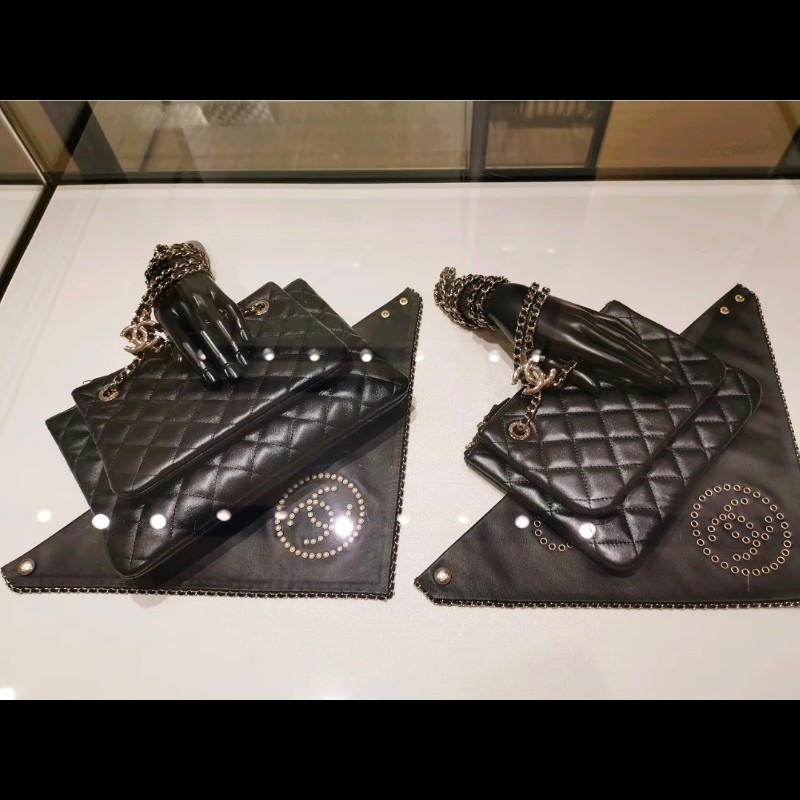 CHANEL 黑金雙子星信封包-11