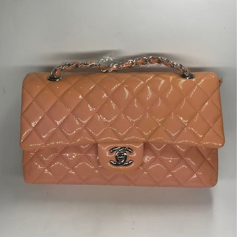 香奈儿 Classic Flap 裸粉色漆皮中号
