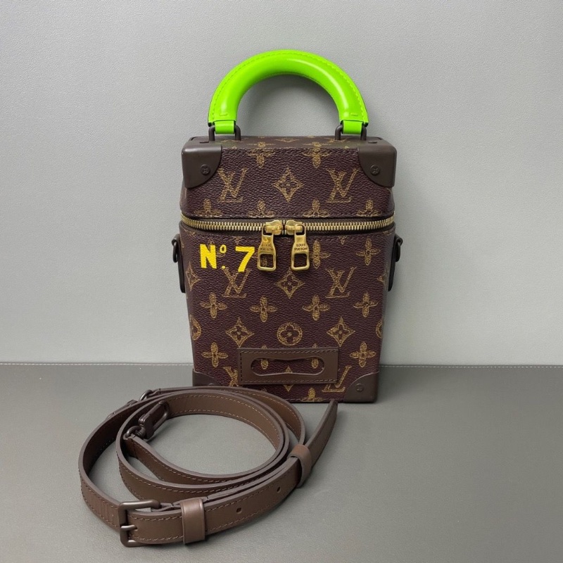 Lv 芯片款 秀款盒子包soft trunk新款限量斜背包老花獨特設計加上綠色15*21.5*7 98新配件塵袋-1