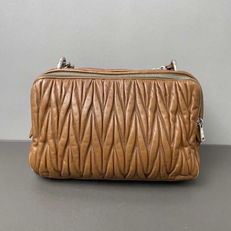 Miu Miu 相機肩背包棕色牛皮 26*16*8 98新配件鑰匙塵袋-2