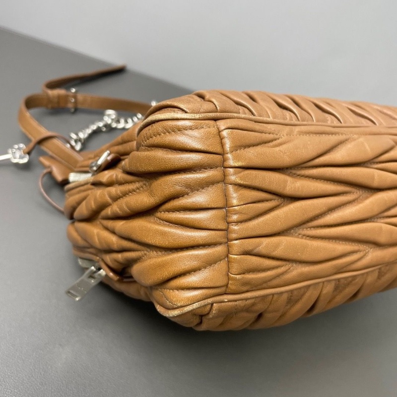 Miu Miu 相機肩背包棕色牛皮 26*16*8 98新配件鑰匙塵袋-4